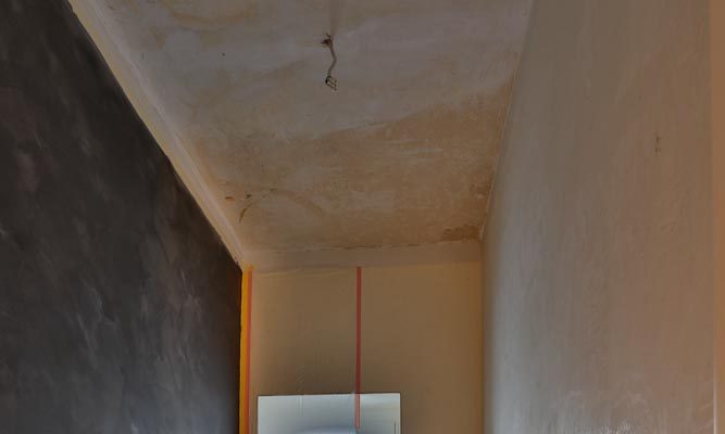 WC, Herren WC, Chalix Decor Finitura Dekorspachtel auf Kalkbasis für dekorative Wandgestaltungen im Innenraum.