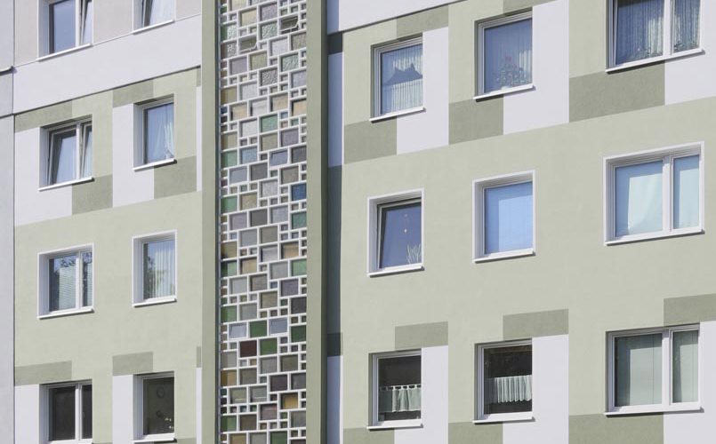 Kreativer Anblick der neu gestrichenen Fassade