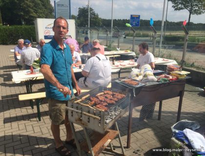 Zum Abschied von Ralf Prager gibt es leckeres Essen - Grillmeister Ecki verwöhnt die Gaumen