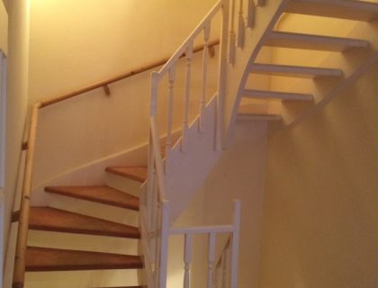 Alte Treppe wird neu aufgearbeitet - Weiß Seidenglänzend