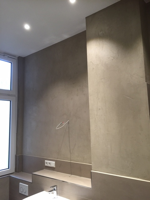 Mineralische Spachteltechnik trocknet