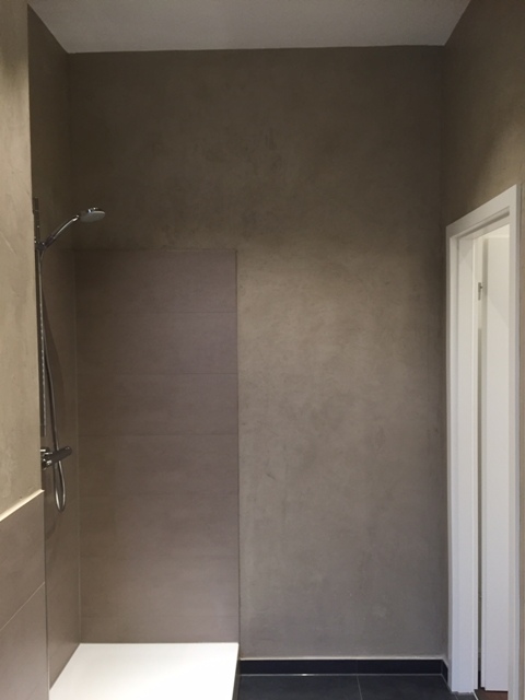 Mineralische Spachteltechnik trocknet