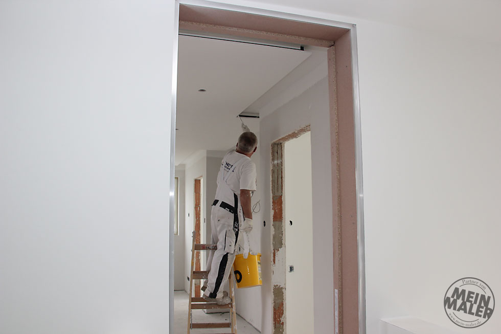 Baustellen-Helden-Wandgestaltung-Betonoptik-Bodenbelag-Sto-Versiegelung-Designer-Haus-002