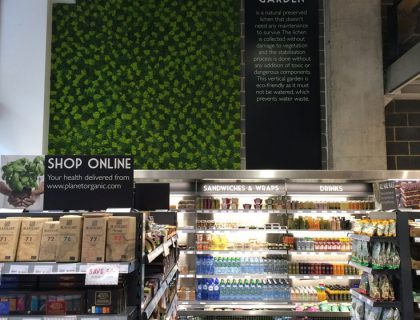 Benetti Moss Wandbegruenung mit Moos für Supermärkte, Shops, Verkaufsstände - MeinMaler