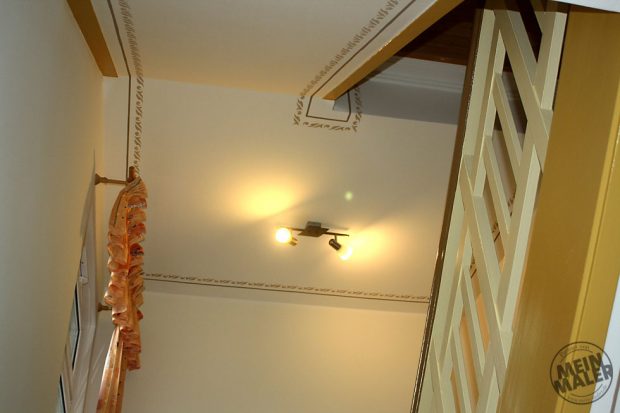 Treppenhaus Sanierung Schabloniertechnik Anstrich Bodenbelag Malerarbeiten Grossraeschen 01