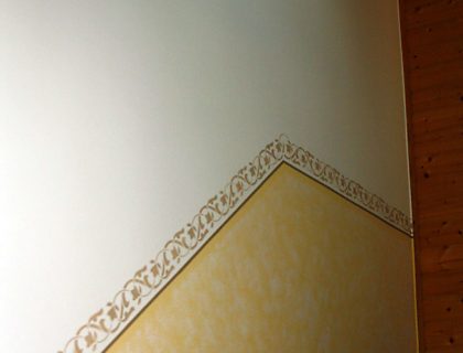Treppenhaus Sanierung Schabloniertechnik Anstrich Bodenbelag Malerarbeiten Grossraeschen 04