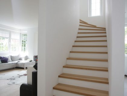 Altbausanierung Treppe Wand Q4 Spachtelung Decke mit Vlies tapeziert Homburg Saarland 02