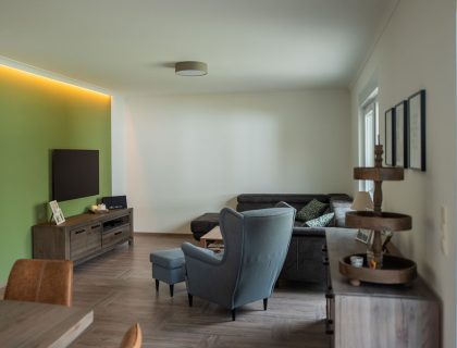 Wand gespachtelt Keim Silikatfarbe LED Beleuchtung Vinyldesignboden Grossraeschen Cottbus 02 1