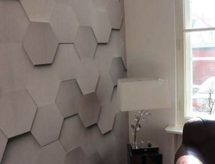 Exklusive Malerarbeiten Wohnraum Wohnzimmer Tapete Putz Mein Maler Gestaltung Sessel Braun Waende Grau Potsdam Berlin Brandenburg Treuenbrietzen Nuthethal 1