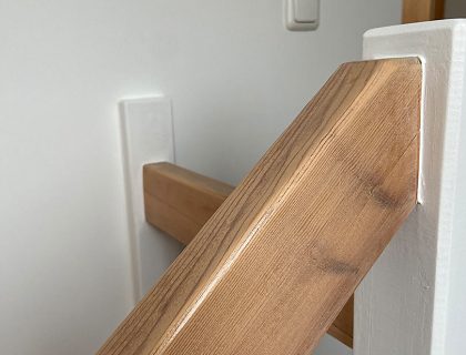Handlauf Natur Treppe weiss lackieren Lieblingsmaler