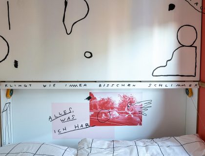 Hausboot von Olli Schulz und Fynn Kliemann Schlafbereich Malerarbeiten Hamburg Spachteltechnik Kreative Wandgestaltung 01