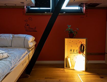 Hausboot von Olli Schulz und Fynn Kliemann Schlafbereich Malerarbeiten Hamburg Spachteltechnik Kreative Wandgestaltung 04