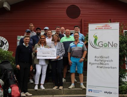 Spendenscheckuebergabe fuer das Aegidius Haus GolfNetzwerk Hannover 01