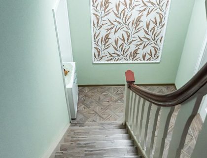 Gestaltung eines Treppenhauses Malerarbeiten Bodenbelagsarbeiten Grossraeschen 04