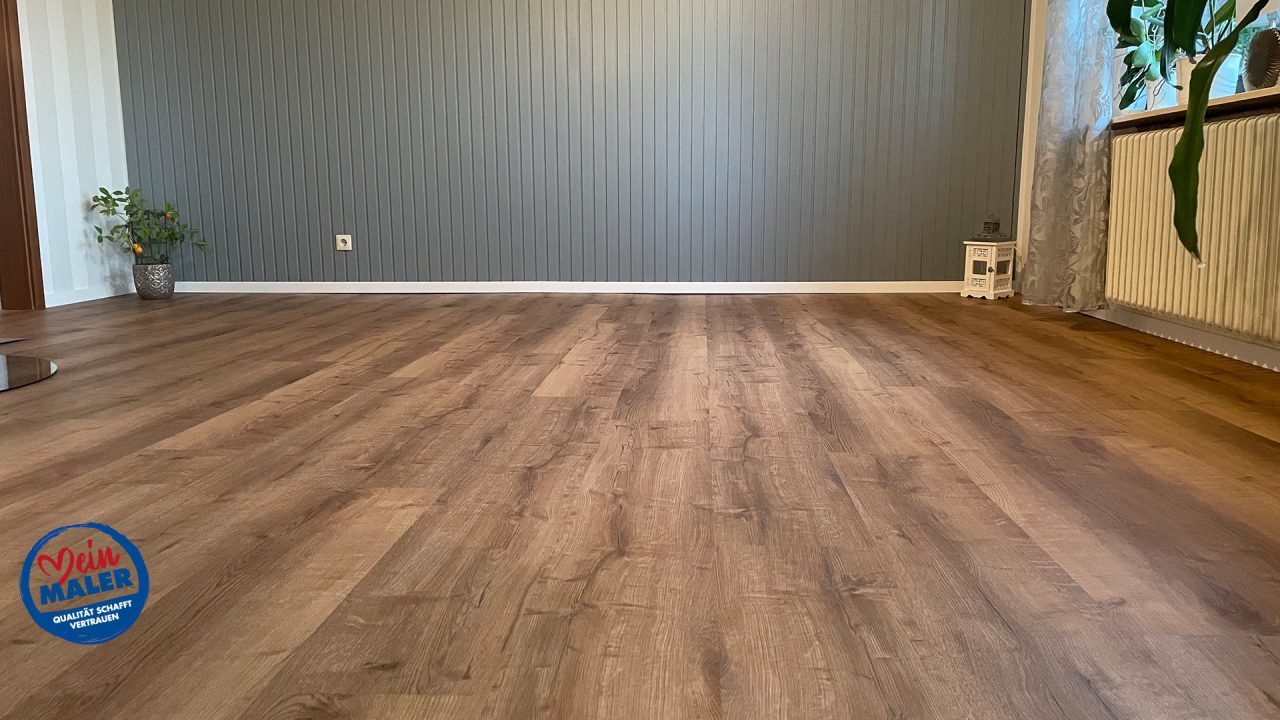 Raumwerk Schmitz Walsrode Malerarbeiten Bodenbelag Holzoptik Designbelag 01
