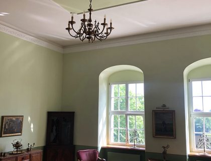 Malerarbeiten im Schloss Wiesenburg Flaeming Brandenburg Stuckarbeiten Anstrich fugenlose Sockelleiste 10
